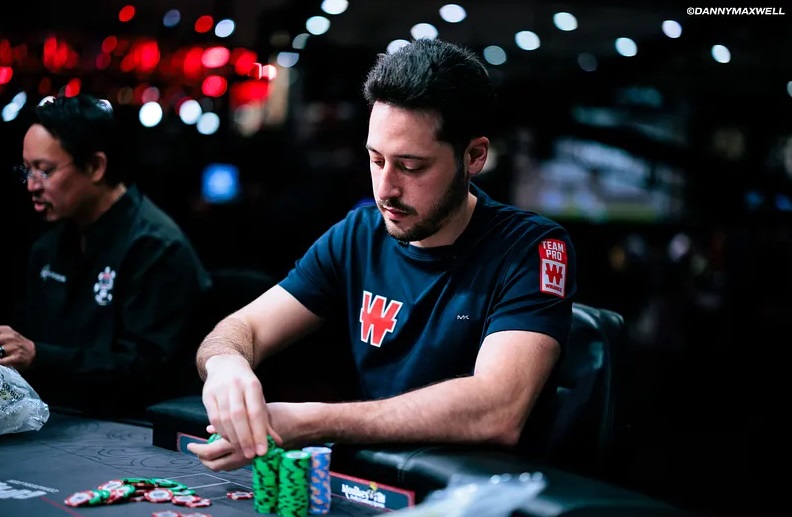 Adrian Mateos királyokat dobott, majd ászokkal vesztett, mit hozott a WSOP Main Event 5. napja?