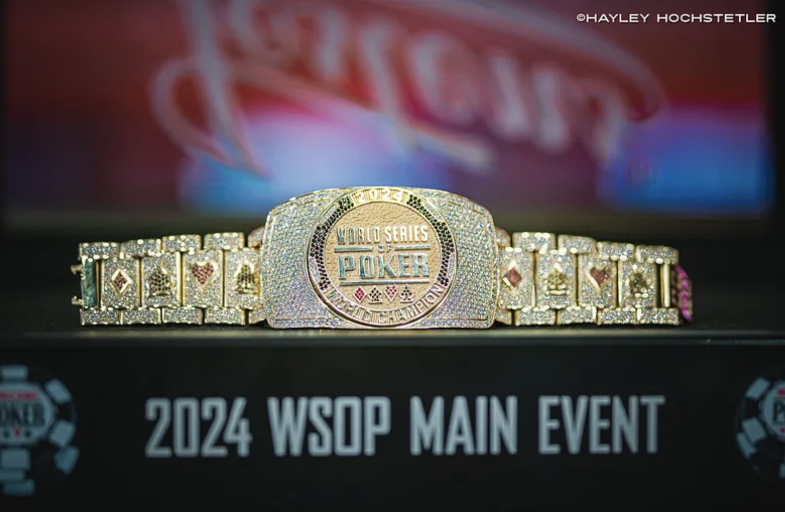 WSOP Main Event: Neuer Rekord! Enthüllung des Bracelets und der Payouts