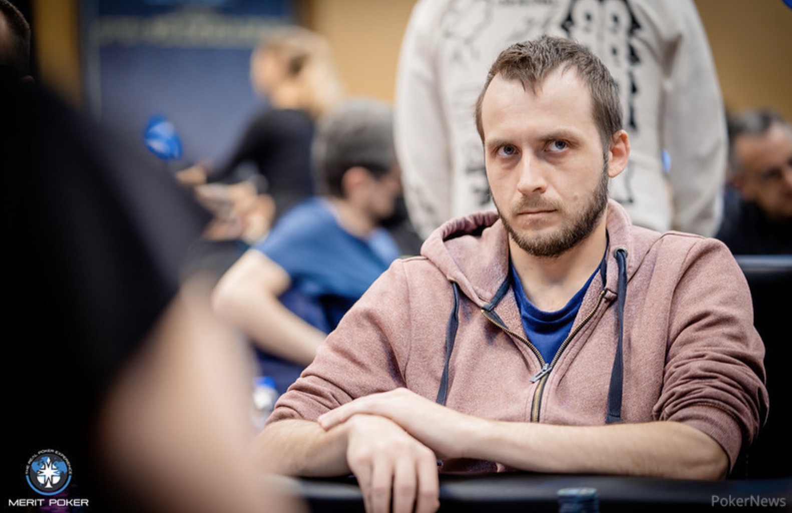 Rychlý konec Ondřeje Drozda v Main Eventu WSOP, Hellmuth přišel jako Kung Fu bojovník