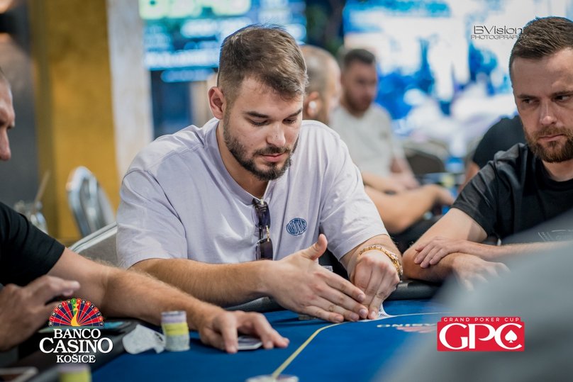 FIFTY GRAND: Prvým piatim finalistom kraľuje Miroslav Varga - SpadePoker